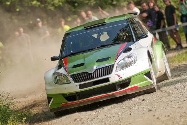 Eylem içinde toz ile drift araba ralli