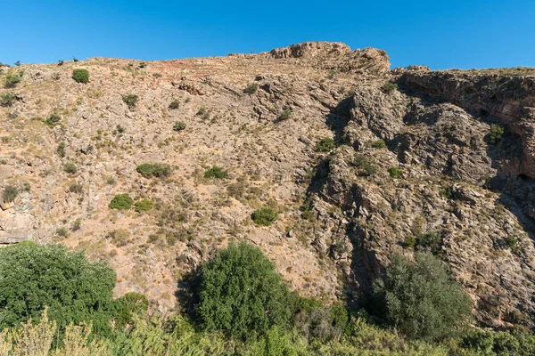 Горный Пейзаж Юге Испании Горы Сделаны Скалы Тростниковые Поля Тополя — стоковое фото