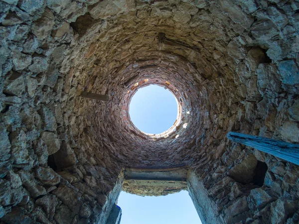 Güney İspanya 'da bir madende inşa edilmiş. İnşaat dairesel ve taştan yapılmış. Tahta bir direk var.