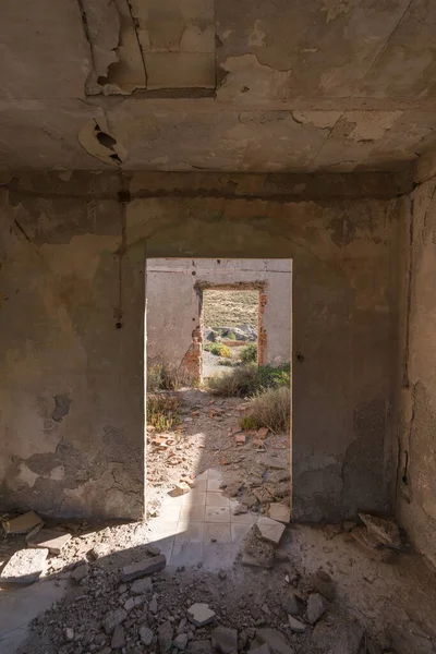 Eski Bir Maden Kompleksinin Içi Tuğladan Yapılmış Kapısı Var Zeminde — Stok fotoğraf