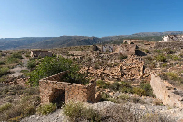Starý Důlní Komplex Jižním Španělsku Betonovém Bloku Jsou Nějaké Šrouby — Stock fotografie