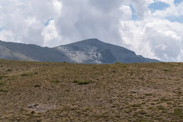 Ορεινό Τοπίο Της Σιέρα Νεβάδα Στη Νότια Ισπανία Υπάρχουν Θάμνοι — Φωτογραφία Αρχείου