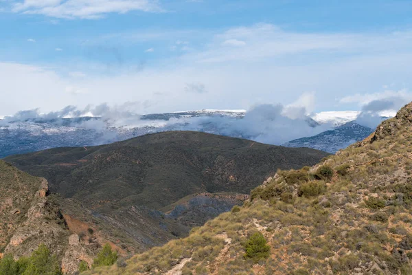 Paisaje Montañoso Sur España Montaña Está Nevada Hay Vegetación Cielo — Foto de Stock