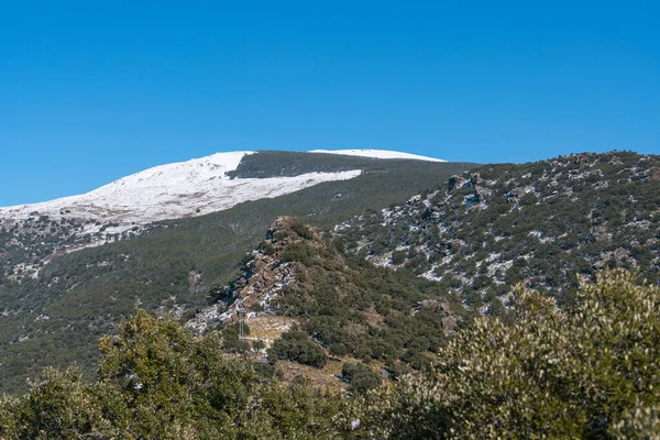 Sierra Nevada Camino Cubierto Nieve Las Montañas Están Nevadas Hay — Foto de Stock