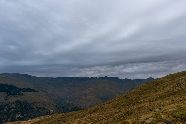 Berglandschap Van Sierra Nevada Zijn Gras Struiken Zijn Stenen Rotsen — Stockfoto