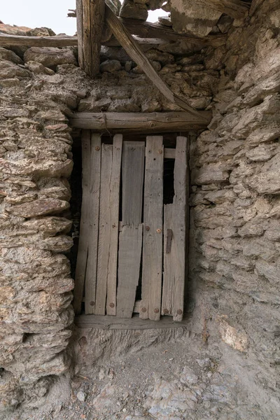 Разрушенные Здания Сьерра Неваде Конструкция Сделана Камня Дверь Несколько Деревянных — стоковое фото
