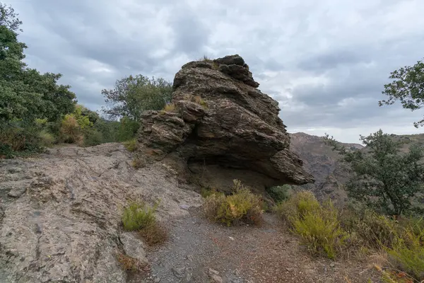 Paisaje Montañoso Sur España Hay Hierba Seca Arbustos Árboles Terreno — Foto de Stock