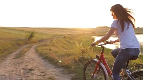 Amo andar de bicicleta na floresta — Vídeo de Stock