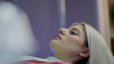 Office Smiles diş hekimliği güzel kız