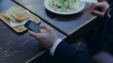 başarılı iş adamları öğle yemeğinde