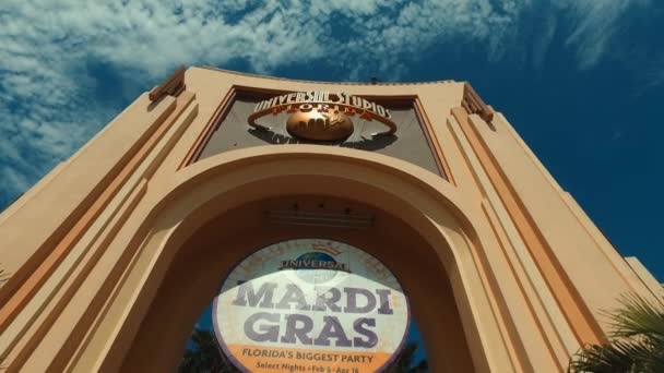 Universal Studios Globe at Universal Studios Orlando, a Popular Theme Park in Orlando, Florida — Stock Video