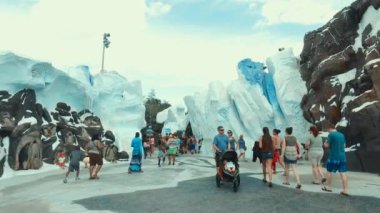 Universal Studios Globe adlı Universal Studios Orlando, Orlando, Florida'da popüler bir tema parkı