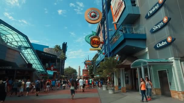 Universal Studios Globe at Universal Studios Orlando, un parc à thème populaire à Orlando, en Floride — Video