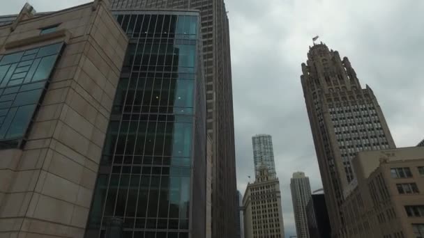 Vackra platser i Chicago, höga byggnader och affärscentra i centrum — Stockvideo