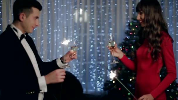 Young Couple Celebrates the New Year With Champagne and Sparklers. — Stock Video