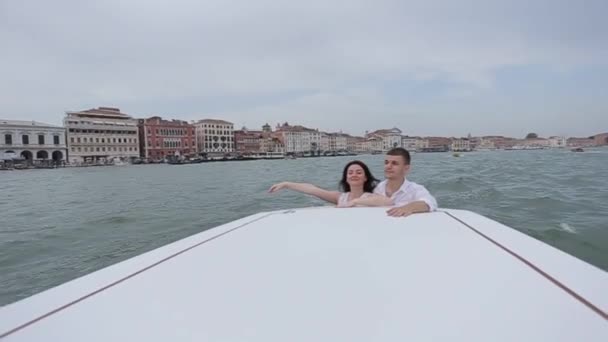 Romántico caminando venecia — Vídeo de stock