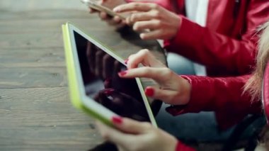onun elleri kızlarda güzel beyaz tablet