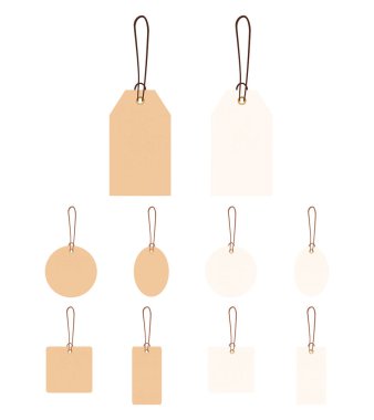 Boş hediye kutusu etiketleri ya da ipli alışveriş etiketleri. Beyaz kağıt ve kahverengi kraft gerçekçi malzeme. Boş organik stil çıkartmaları. Tasarım izole edildi