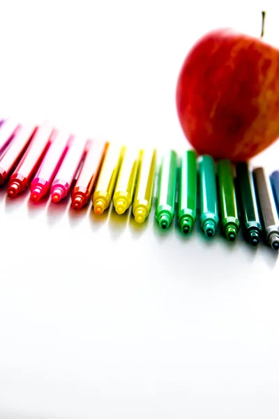 De volta ao material escolar e uma maçã para o professor — Fotografia de Stock