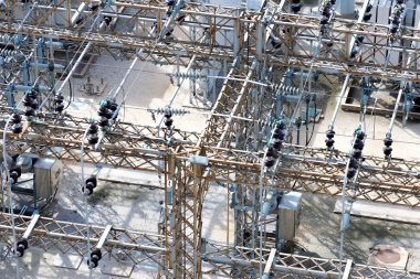 Elektrik trafo, trafo, izolatörler