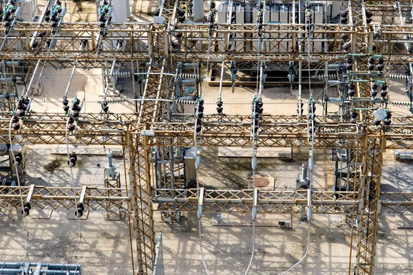 Elektrik trafo, trafo, izolatörler