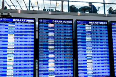 Bir Havaalanı uçuş bilgileri göstermek perde