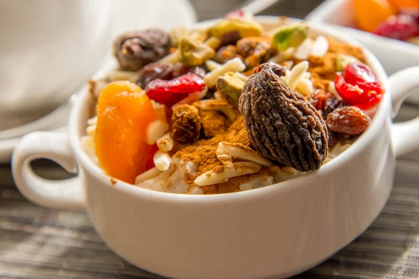 Cappuccino and nutritious oatmeal breakfast — Stock Photo, Image