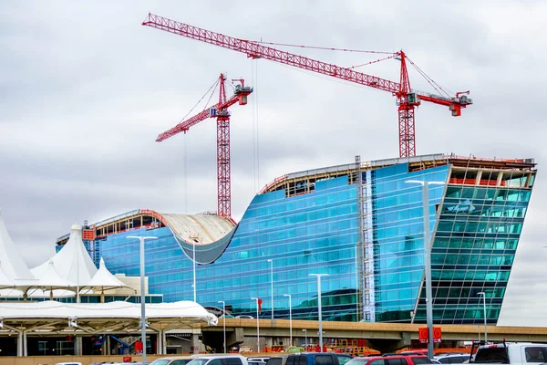 Yeni modern Cam otel Dia adlı yapım aşamasında