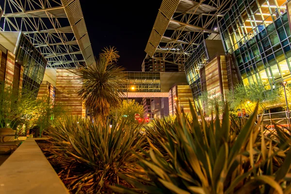 Convention Center på natten i Phoenix, Az — Stockfoto