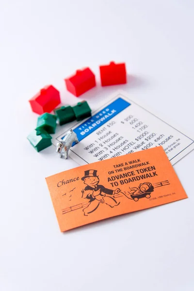 Monopol brädspel i play — Stockfoto