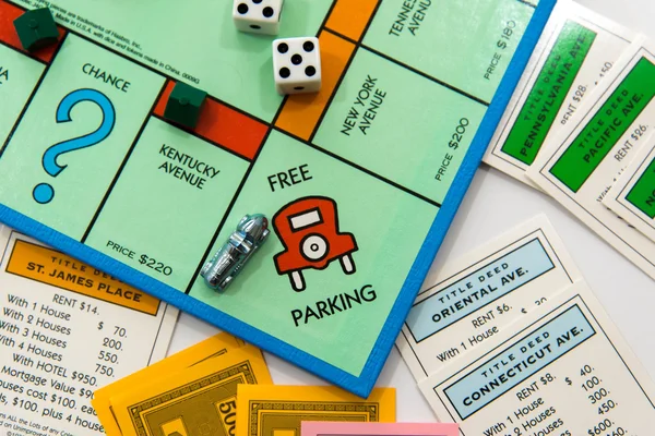 Monopol brädspel i play — Stockfoto