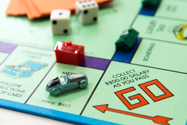 Monopoly-Brettspiel im Spiel lizenzfreie Stockbilder