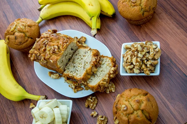 Fresh banana walnut bread — Stock Photo, Image