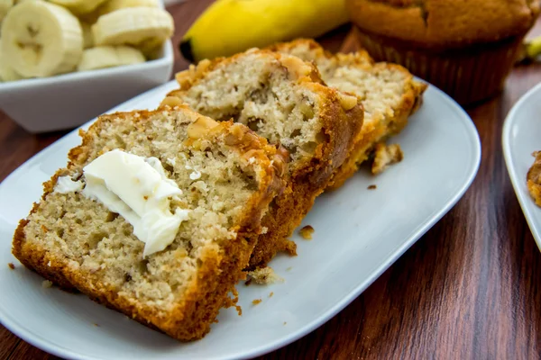 Pan de nuez de plátano con mantequilla fresca — Foto de Stock