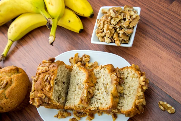 Chleb bananowy świeżych orzechów włoskich — Zdjęcie stockowe