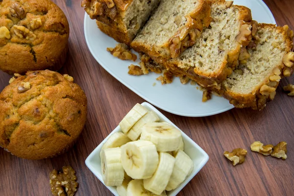 Fresh banana walnut bread — Stock Photo, Image