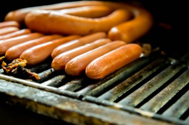 cızırtılı açık ızgara sosis