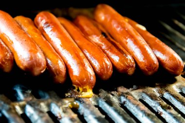cızırtılı açık ızgara sosis