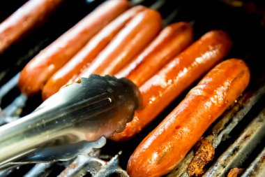 cızırtılı açık ızgara sosis