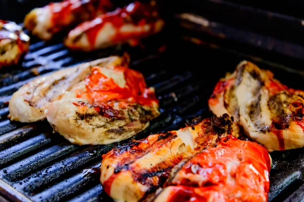 Barbeque chicken on the grill — Stock Photo, Image