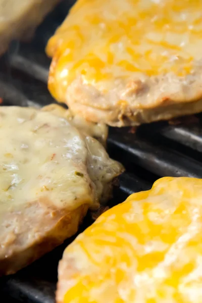 Hamburger di formaggio alla griglia, barbecue — Foto Stock