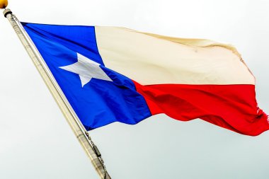 Texas bayrağı sallıyor