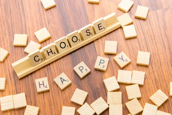 Scrabble liter - wybierz szczęśliwy — Zdjęcie stockowe
