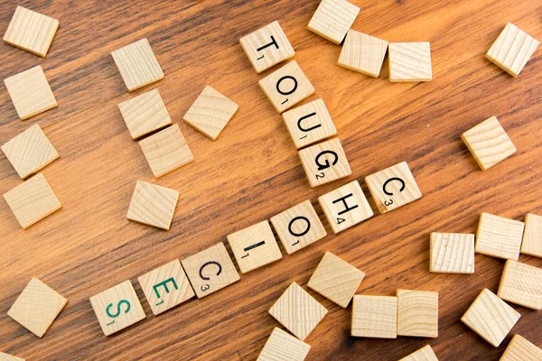 Mektuplar - zor seçimler scrabble — Stok fotoğraf