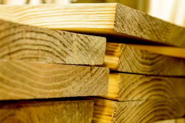 bina inşaat için yığılmış ahşap plakalar