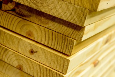 bina inşaat için yığılmış ahşap plakalar