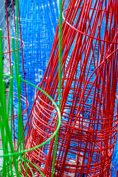 Żywe kolorowe tomoto klatki dla ogrodów — Zdjęcie stockowe
