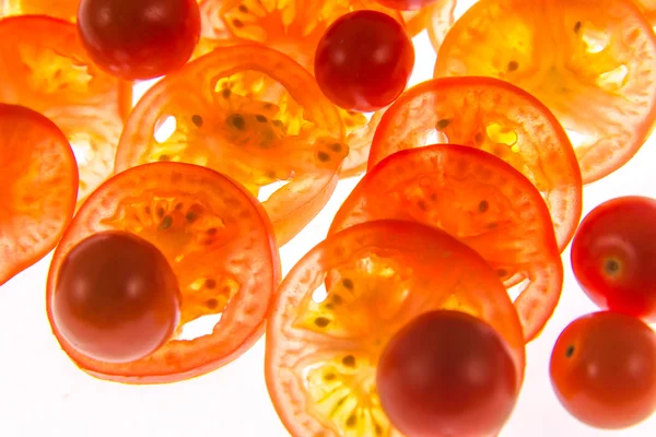 Tomates rojos en rodajas retroiluminados —  Fotos de Stock