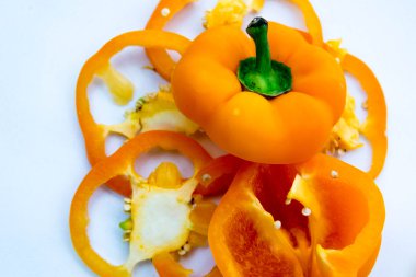 Turuncu biber dilimleri