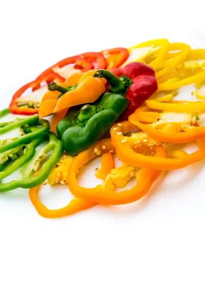 Fette di peperone rosso, verde, giallo, arancione — Foto Stock